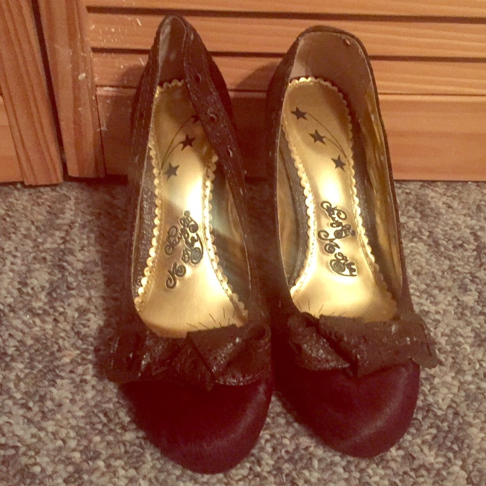 Naughty Monkey Pumps NWOT